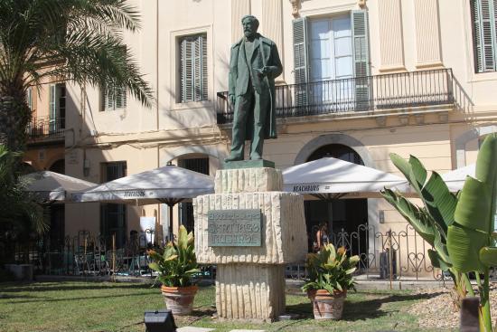 Monumento a Santiago Rusiñol